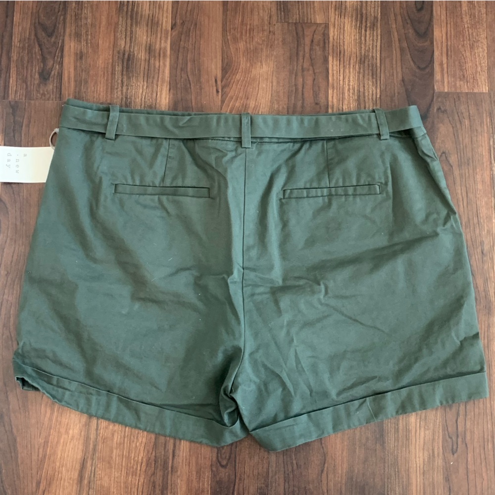 A NEW DAY Olive Green Shorts Chinos Size 14 High-Rise Belted 3-Inch Inseam - Picture 4 of 9